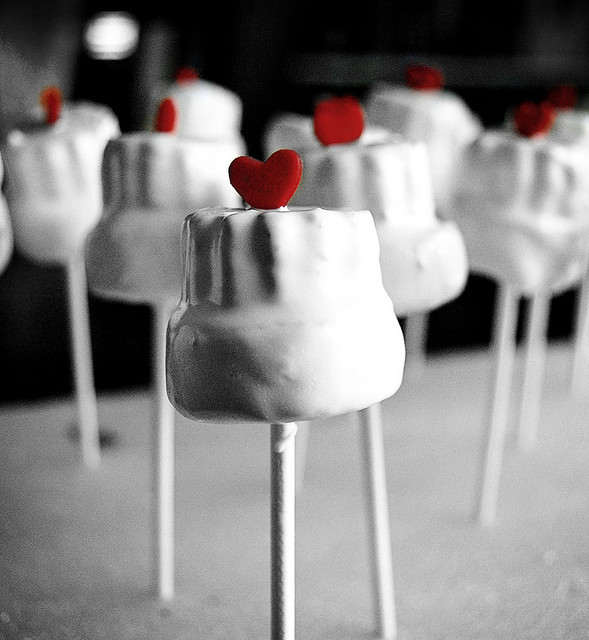 royal wedding cake pops. royal wedding cake pops.