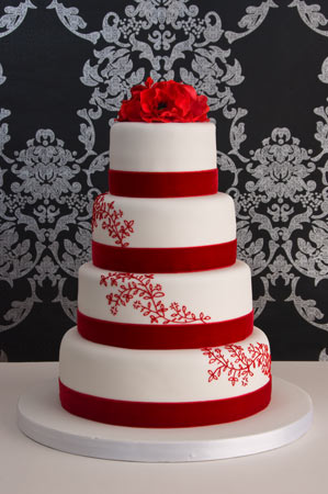 red themed wedding cakes