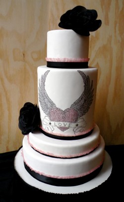 Winged_Heart_Fake_Wedding_Cake__99461_zoom