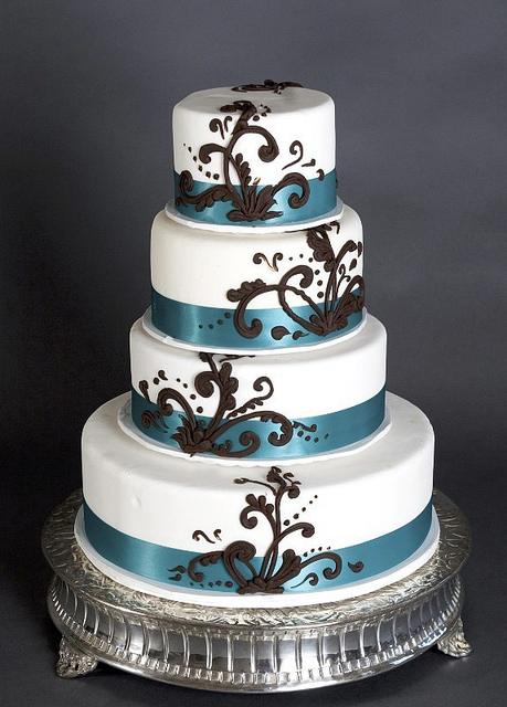 I love how this cake is a simple four tiered round cake with a gorgeous 