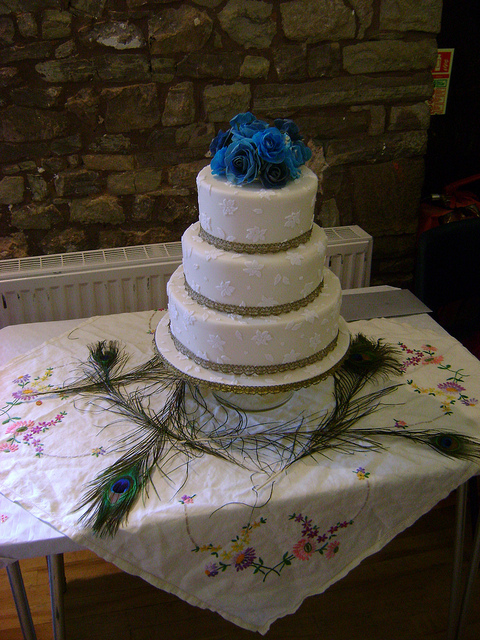It only makes sense that it would inspire a wedding cakeanother stunning