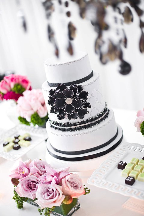 Black and White Cake We've talked about black wedding cakes here on A 