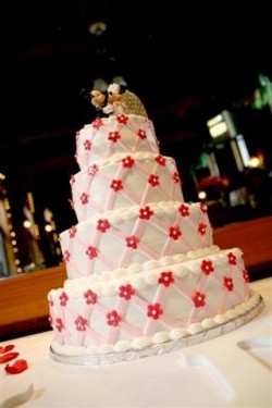 Mickey  Minnie Wedding Cake Topper on Lattice Buttercream Wedding Cake With Mickey And Minnie Cake Topper