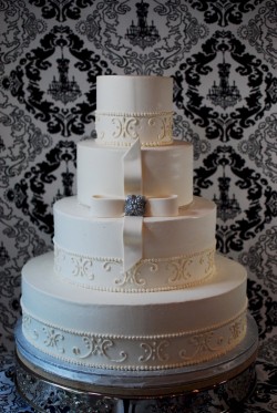 Scroll pattern white wedding cake