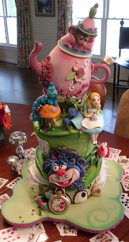 I am also a fan of Alice in Wonderland weddings I mean have you ever seen 