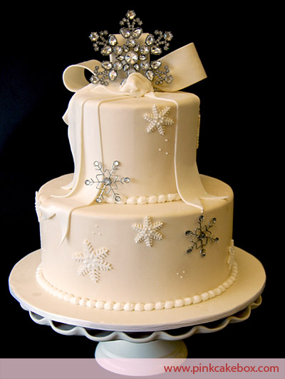 snowflakes Early this week I featured this Holly Cake from The Pink Cake 