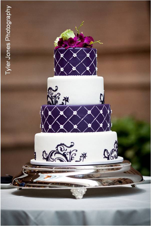 Purple and White Wedding Cake When I saw this cake I knew I had to feature 