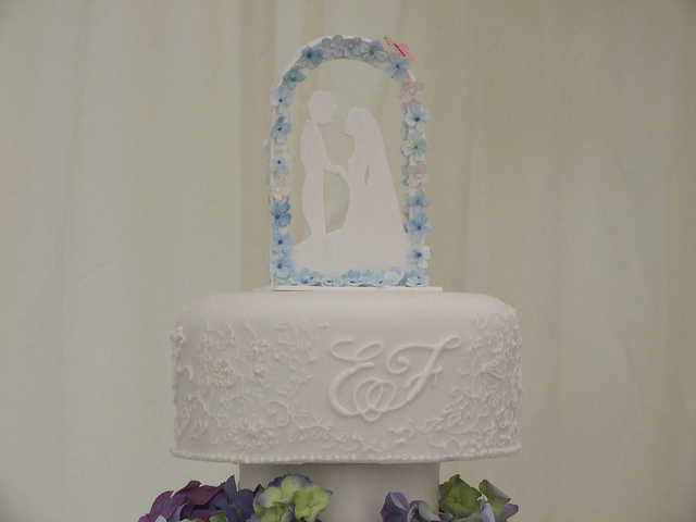 silhouette cake topper Isn't this darling I mean the epitome of sweet 