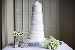 feathers wedding cake