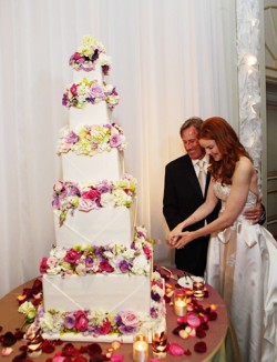 042012-celebrity-wedding-cakes-marcia-cross-383