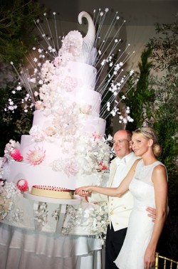 042012-celebrity-wedding-cakes-prince-albert-charlene-383