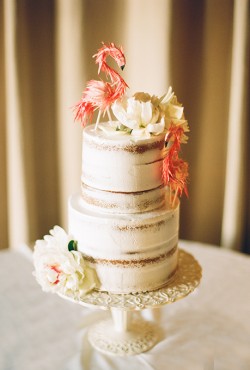 cake with flamingos