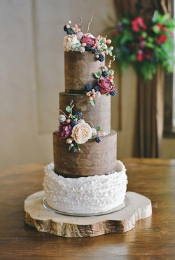 rustic-fall-cake-with-flowers
