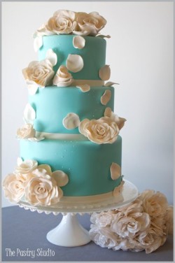 blue and white cake4