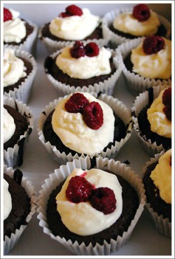 raspberry cupcakes