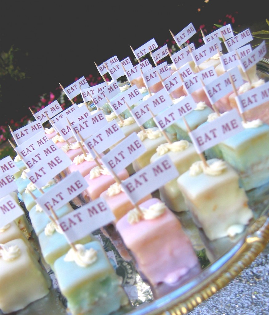 alice in wonderland wedding cakes