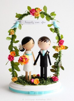 handmade-cake-topper-figurine-arch-flowers-lollipopworkshop