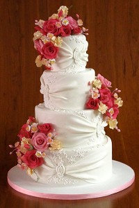 white cake pink flowers