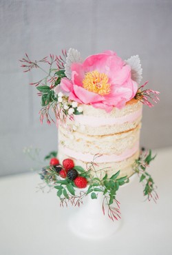 naked cake with flower