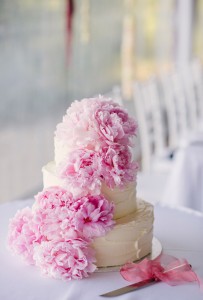 white cake pink flowers2