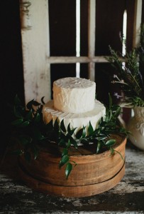 white-and-ivy-cake
