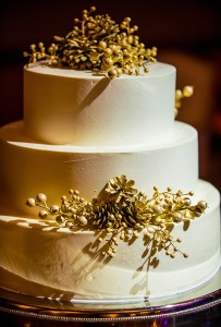 pinecone-and-berry-cake