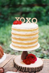 naked xoxo cake
