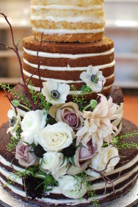 naked cake with flowers4